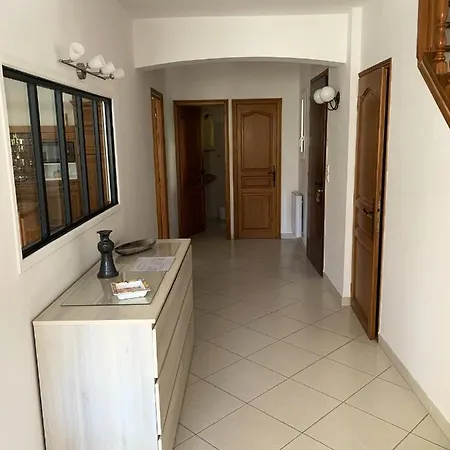 Maison De 3 Chambres A A 800 M De La Avec Vue Sur La Jardin Clos Et Wifi Semesterbostad